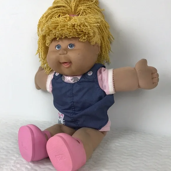 Cabbage Patch doll - Picture 2 of 16